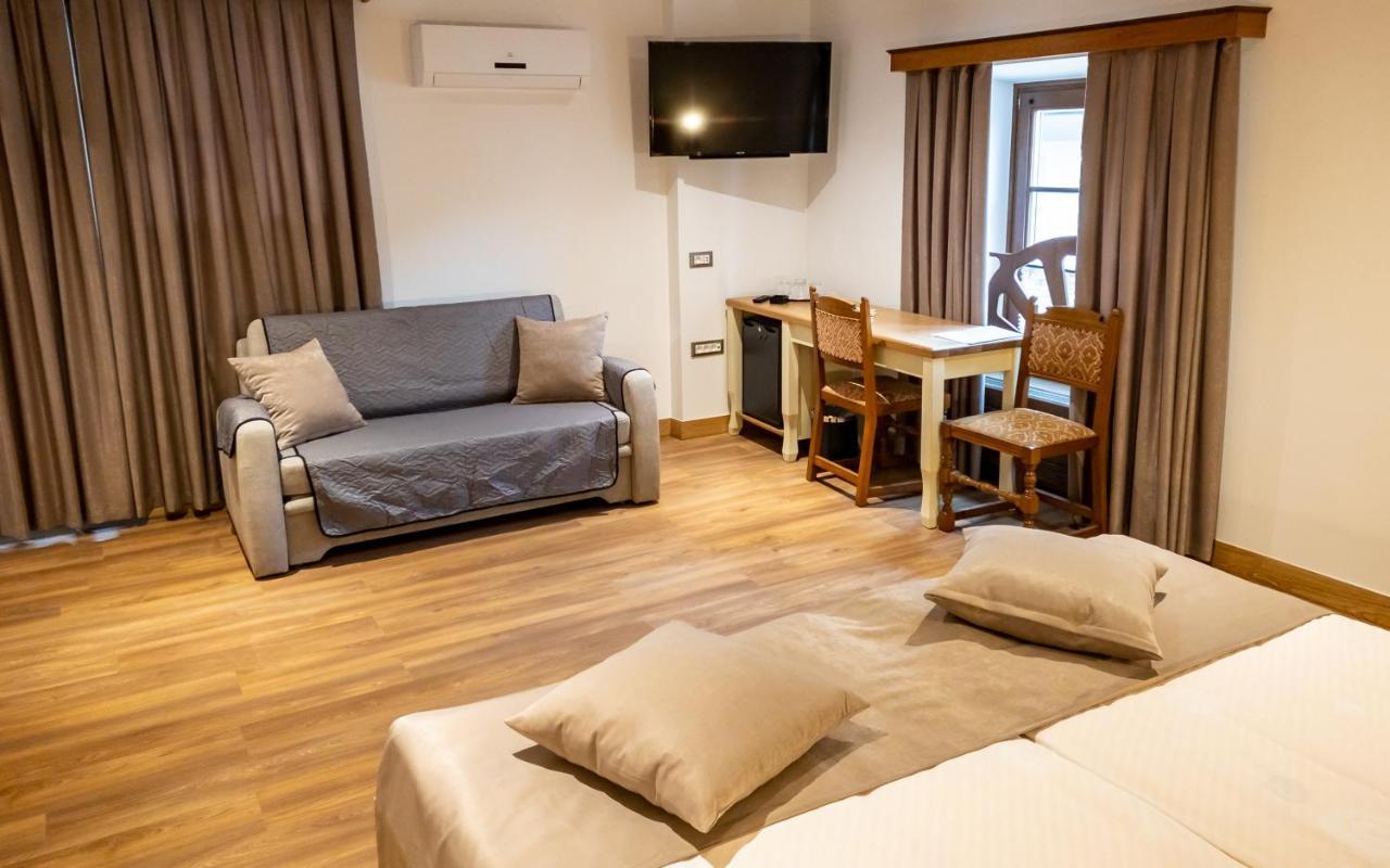 קמניק Guest House Pri Cesarju מראה חיצוני תמונה