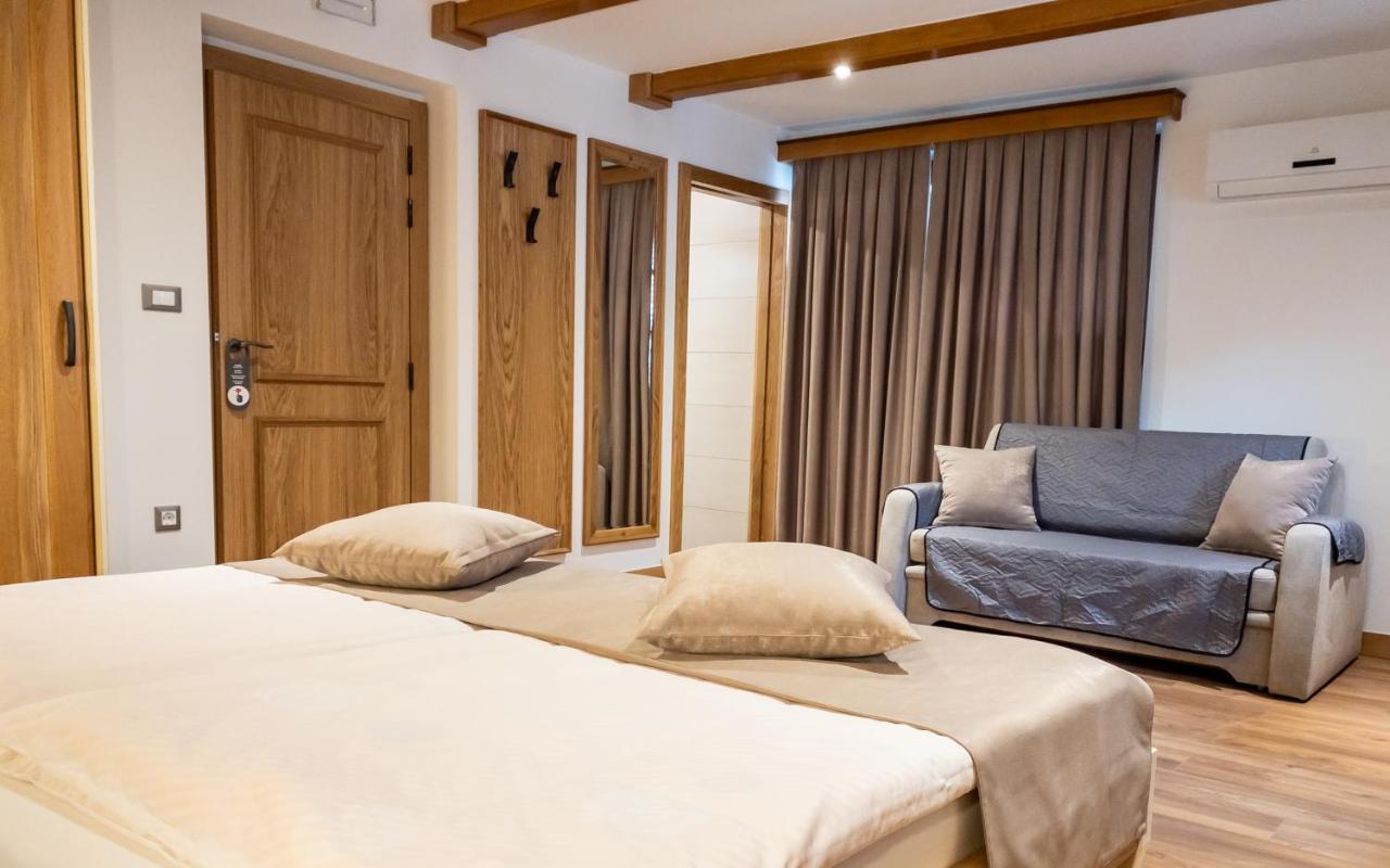 קמניק Guest House Pri Cesarju מראה חיצוני תמונה