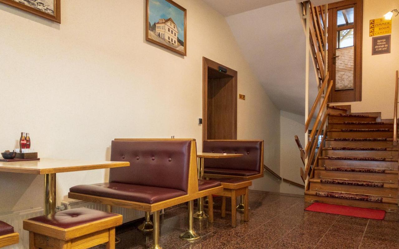 קמניק Guest House Pri Cesarju מראה חיצוני תמונה