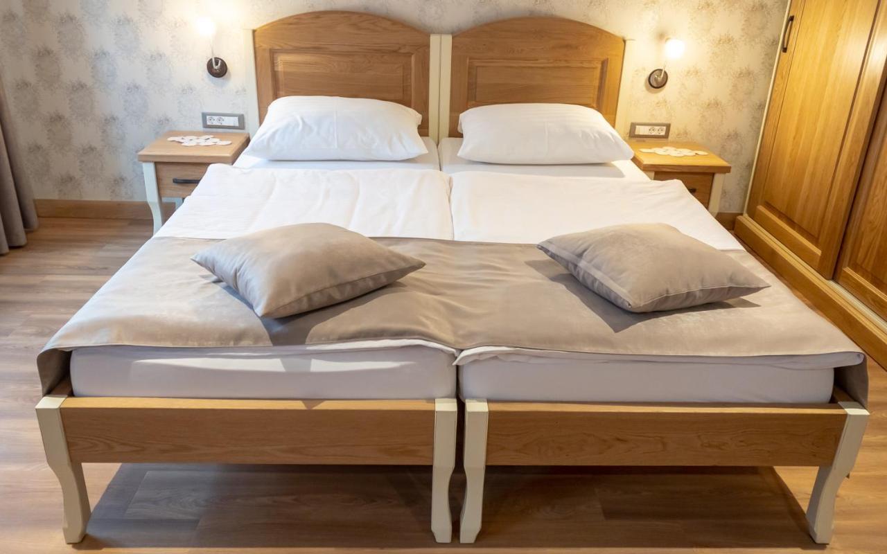 קמניק Guest House Pri Cesarju מראה חיצוני תמונה