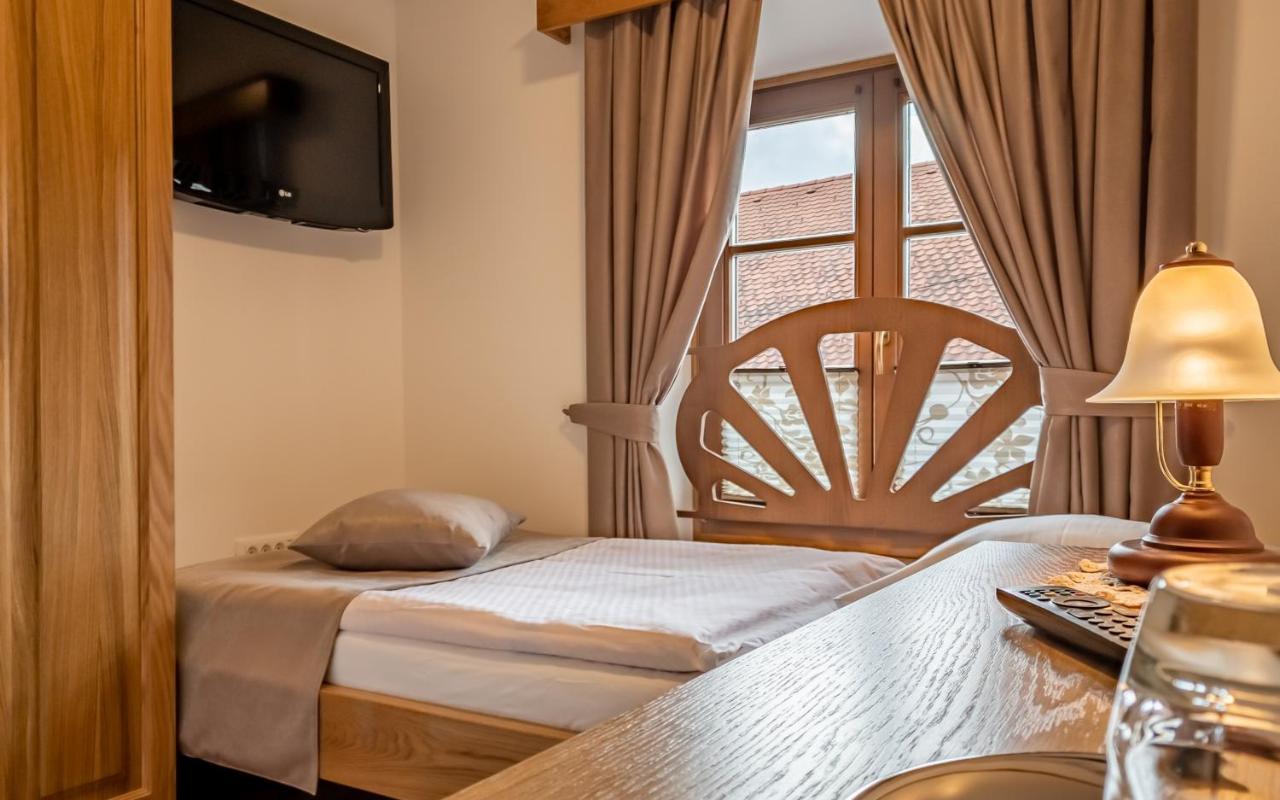 קמניק Guest House Pri Cesarju מראה חיצוני תמונה