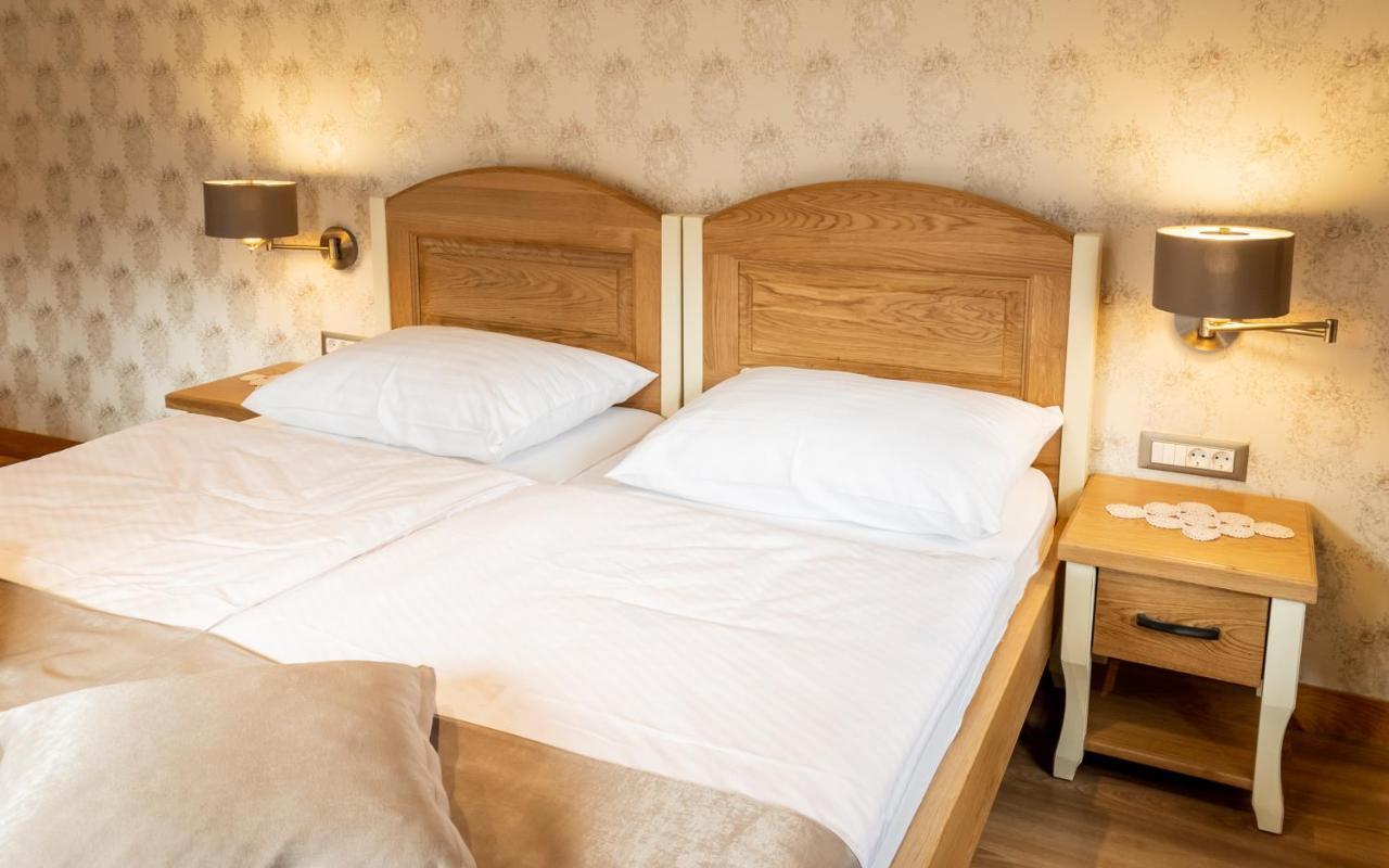 קמניק Guest House Pri Cesarju מראה חיצוני תמונה