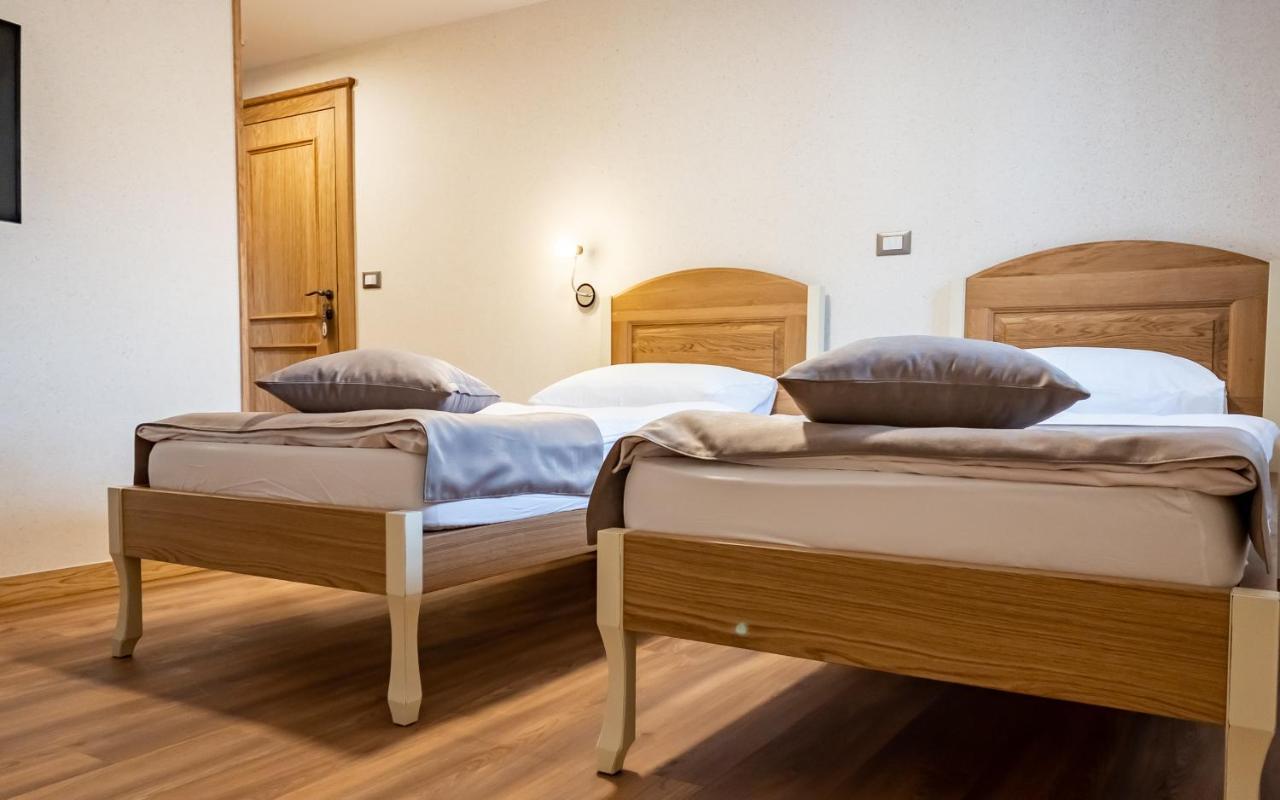 קמניק Guest House Pri Cesarju מראה חיצוני תמונה
